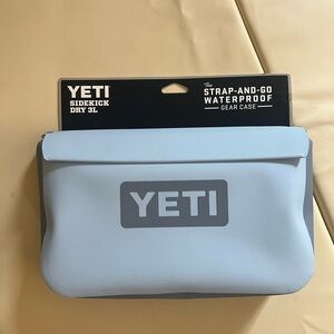 Yeti Sidekick Dry 3L in Sky Blue